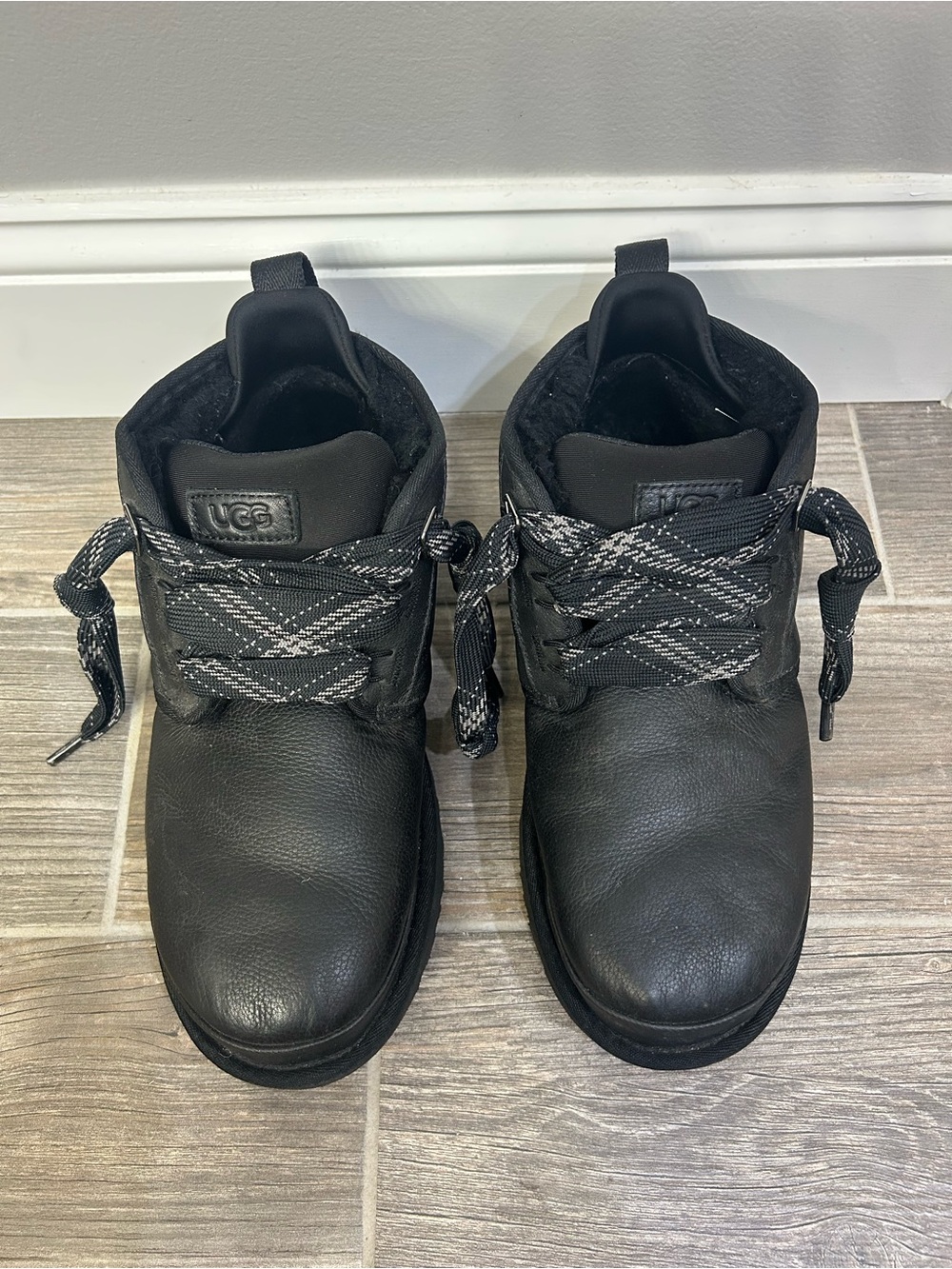 UGG Men's Neumel FT Black Leather Chukka Boots Size 11